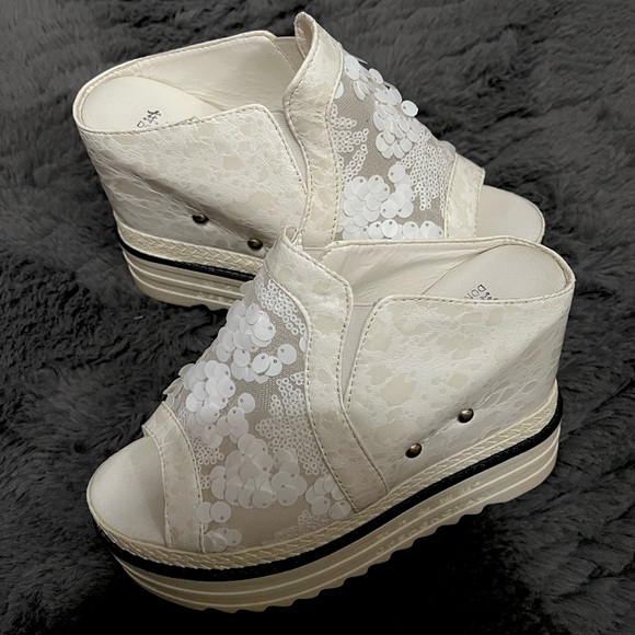 Shoes - Platform Sandals